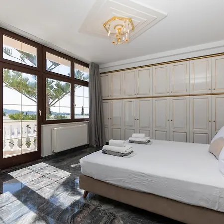 Red Rose Luxury Ialyssos
